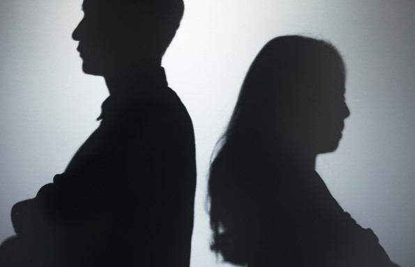 深圳专业离婚律师：全职太太离婚时除了分财产，还能要“家务补偿”吗？能补多少？