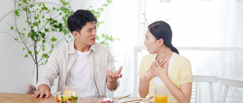 深圳婚姻家事律师：一方出轨导致离婚，无过错方能否主张损害赔偿？(图1)